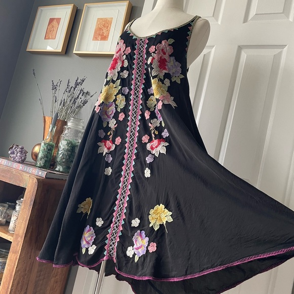 Johnny Was Dresses & Skirts - Johnny Was black rayon embroidered trapeze midi tank dress 3367
